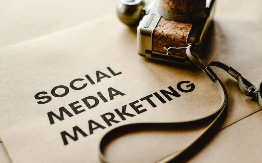 Annunci Meta nel feed da smartphone